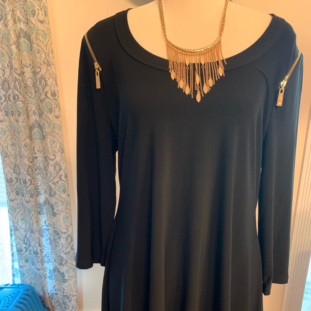 Gorgeous Chaus New York black zippered top size large
